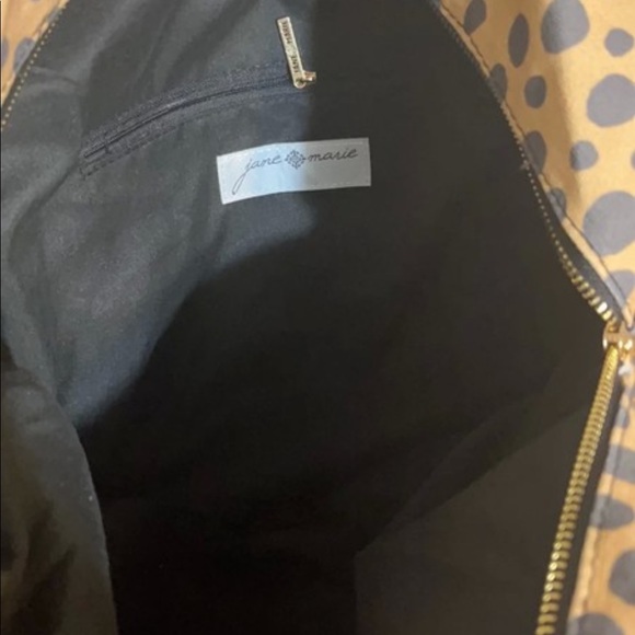 Jane Marie | Weekender Medium Duffle Bag - Picture 4 of 4